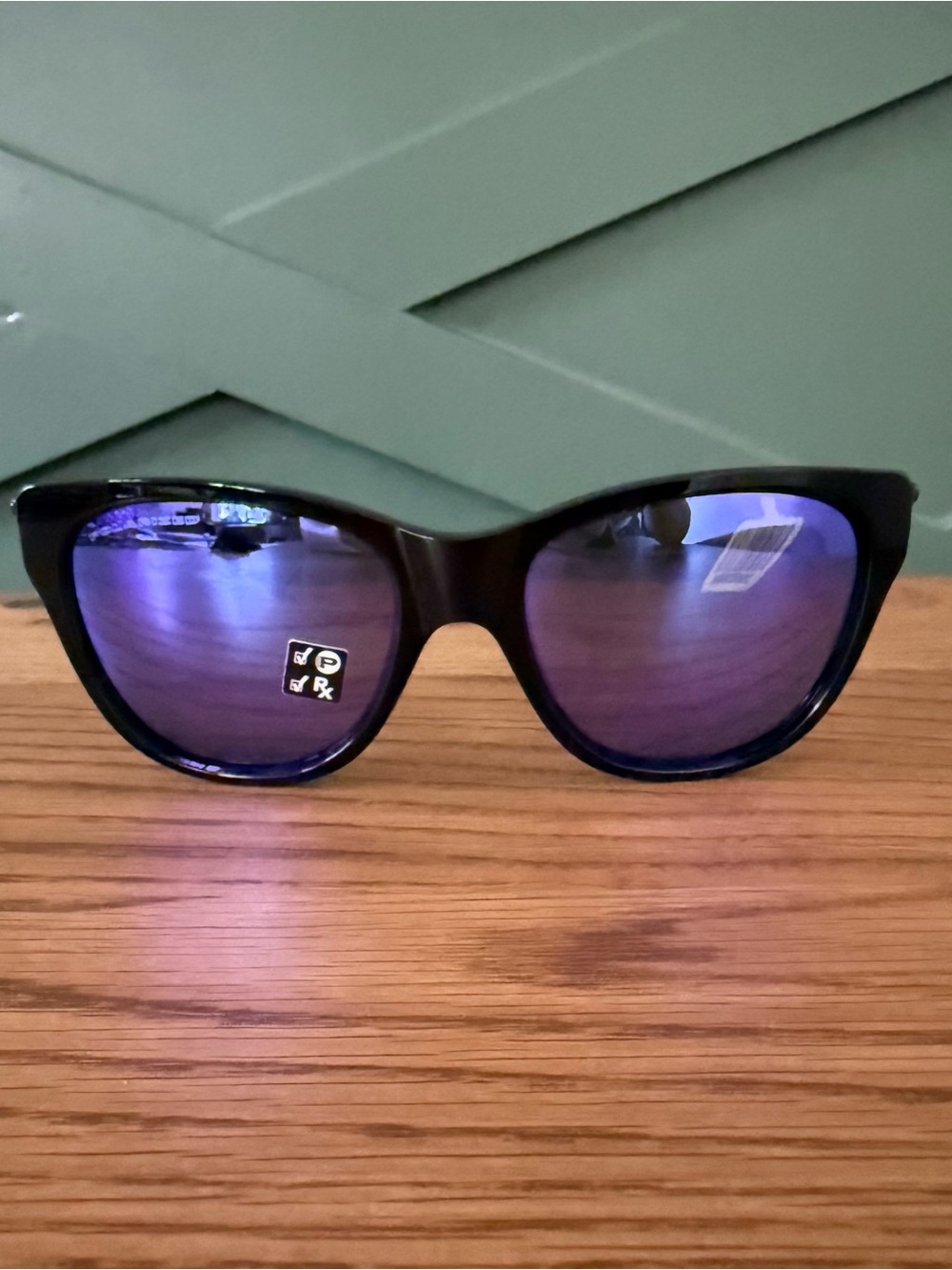Oakley Women’s Hold Out: Violet Iridium Polarized Lenses